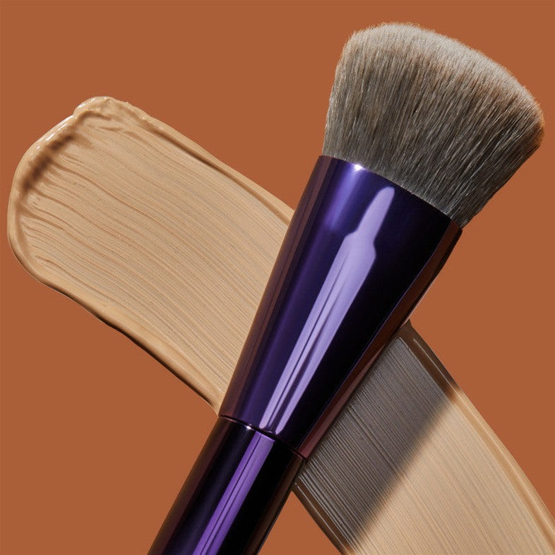Charcoal-Infused Complexion Brush